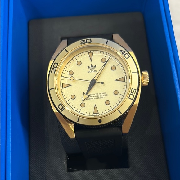 Adidas Gold Black Swim Watch Luxurious 42mm Water Resistant - Picture 6 of 8